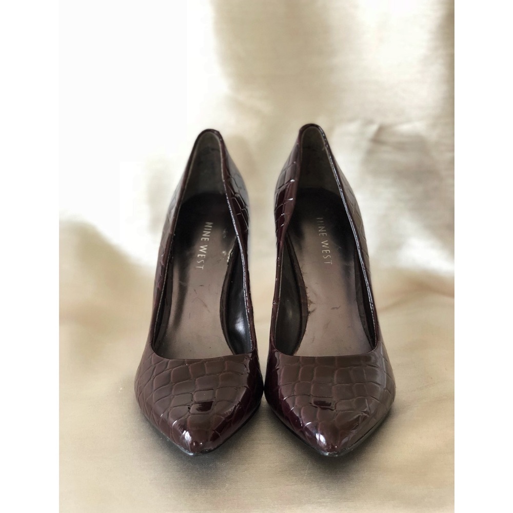 Nine West Burgundy Snake Skin Pumps